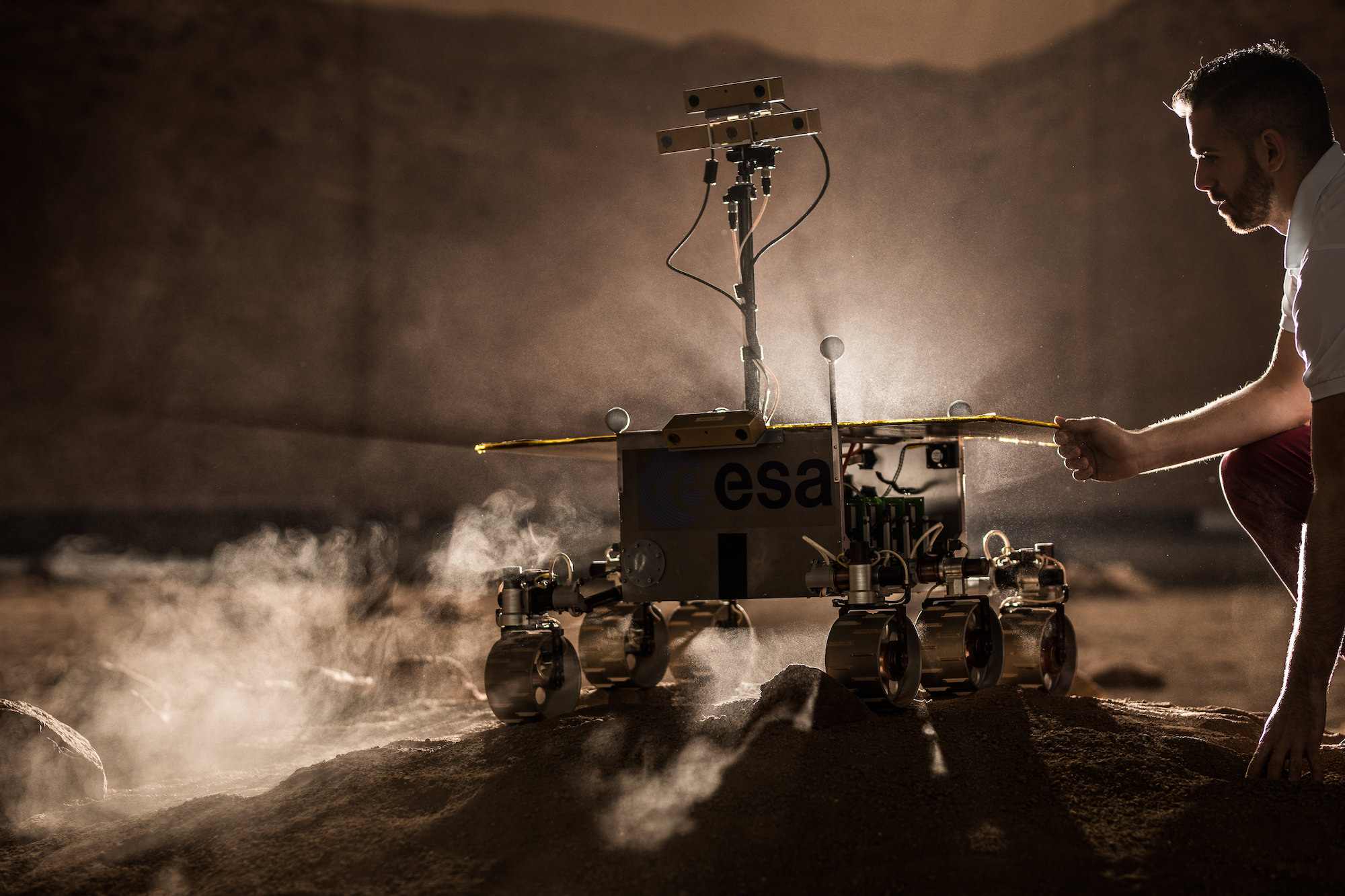 Modèle du rover Exomars qui sera chargé de découvrir des biosignatures dans les échantillons de roche. © Altec